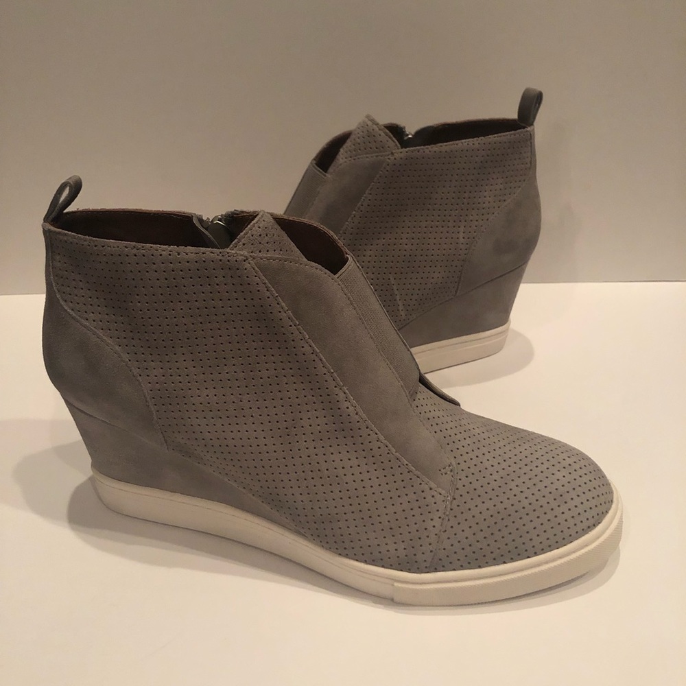 Wedge Sneaker